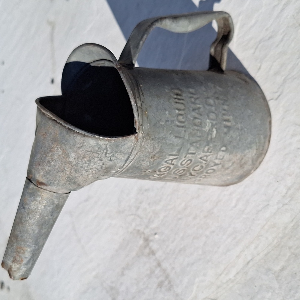 Vintage 1 Quart Galvanized Liquid Oil Can With Spout